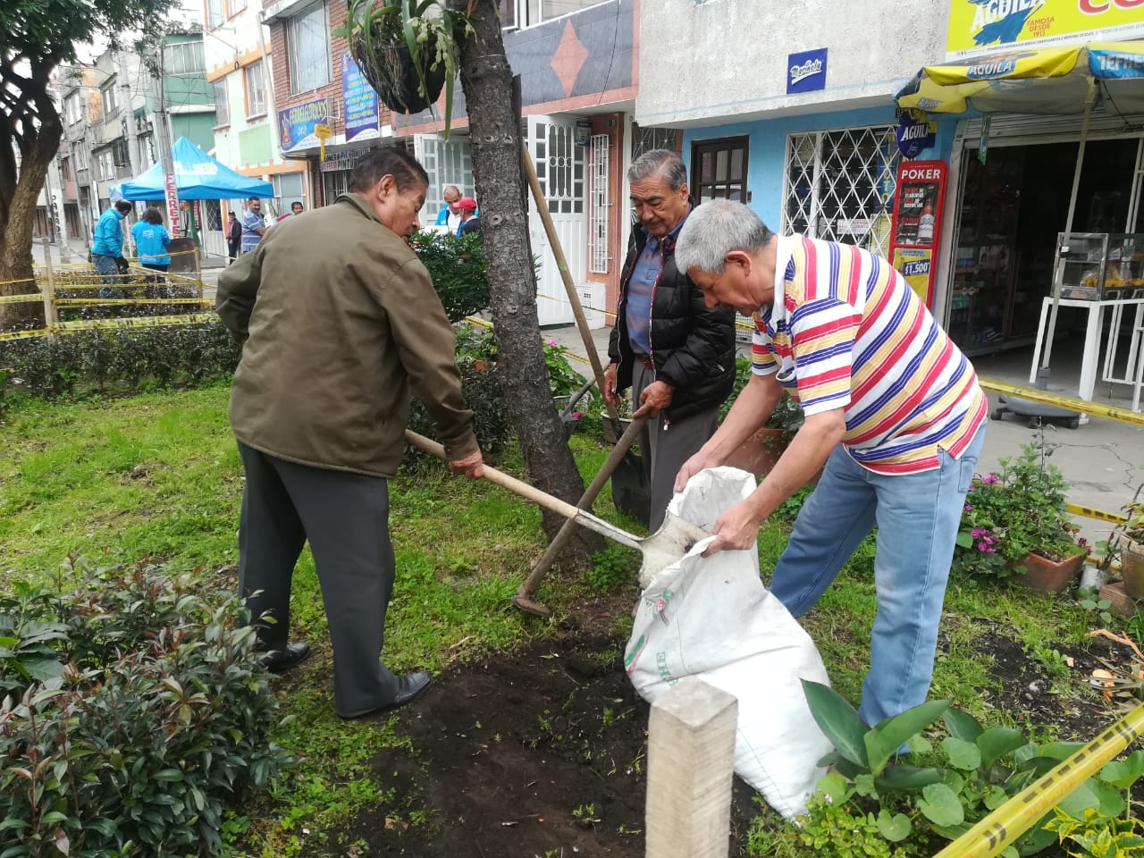 Siembraton en el barrio San Cayetano en la localidad de Suba