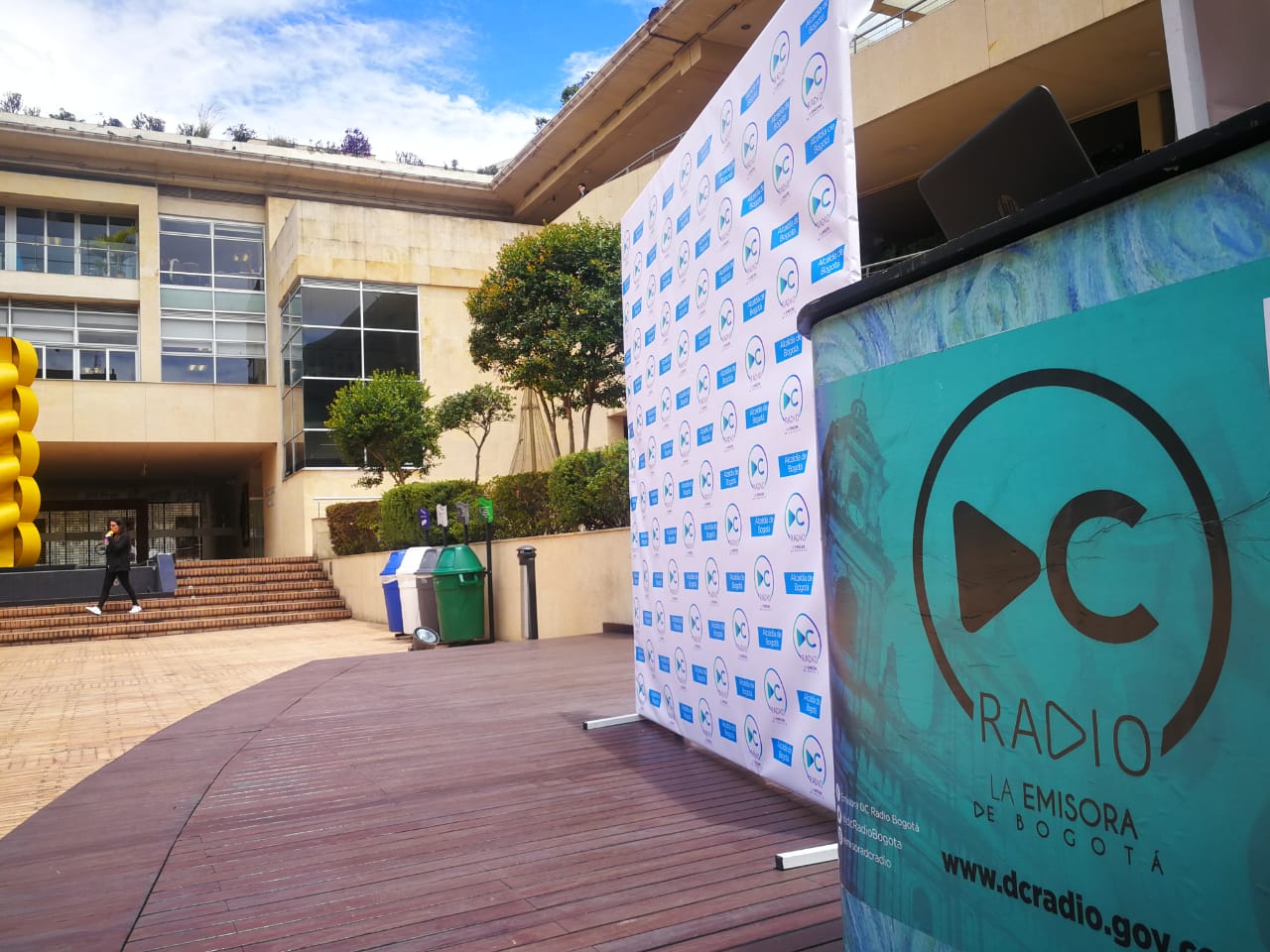 Dc Radio recorre las entidades distritales