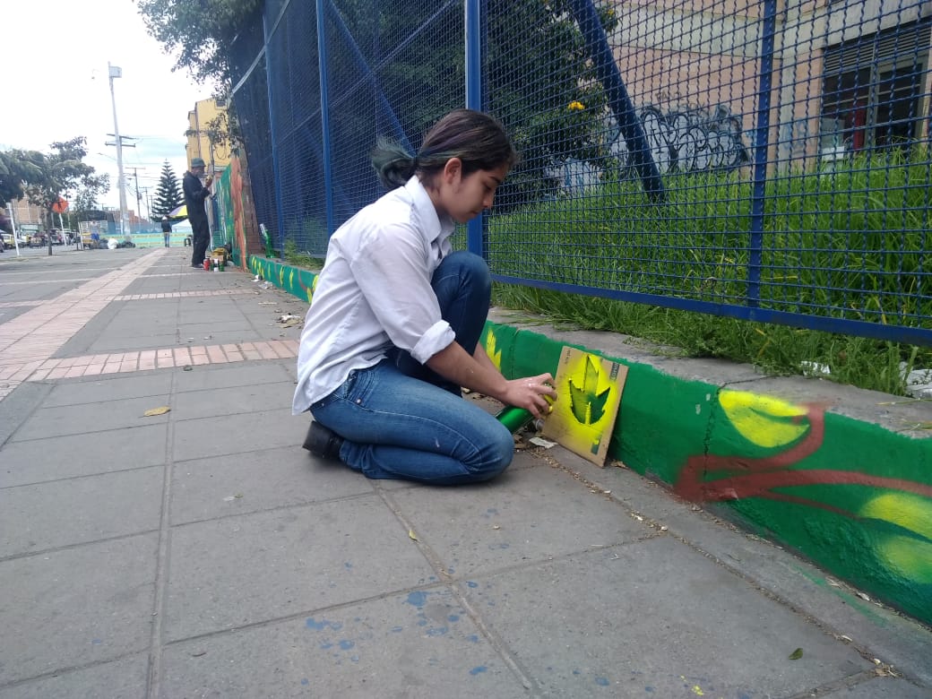 <p>Mural Comunitario con alumnos del Colegio Gabriel Betancourt Mejía y habitantes del barrio el Tintal</p>