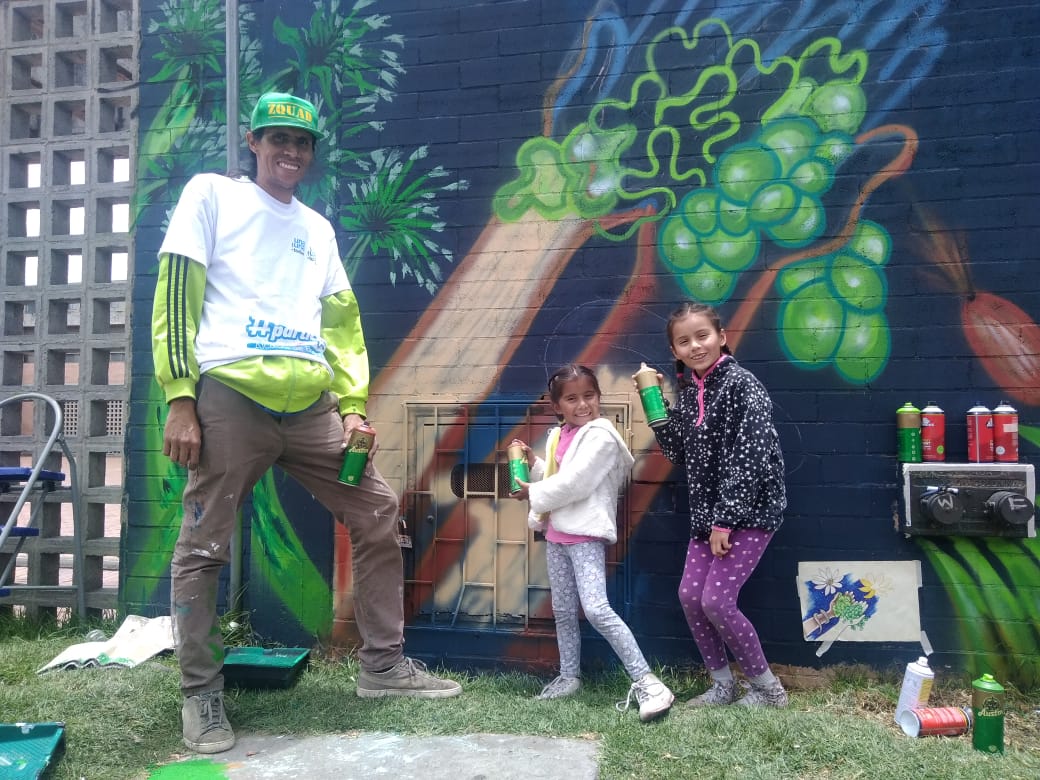 <p>Mural Comunitario con alumnos del Colegio Gabriel Betancourt Mejía y habitantes del barrio el Tintal</p>