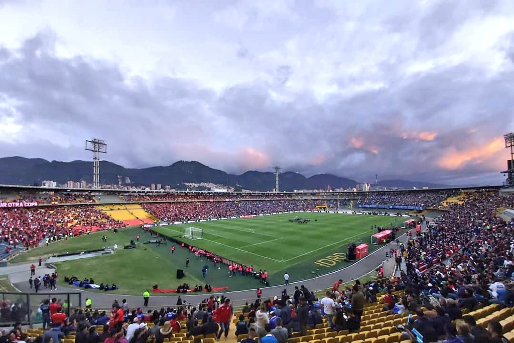 Bogotá extiende su voto de confianza a barras futboleras visitantes esta noche en El Campín