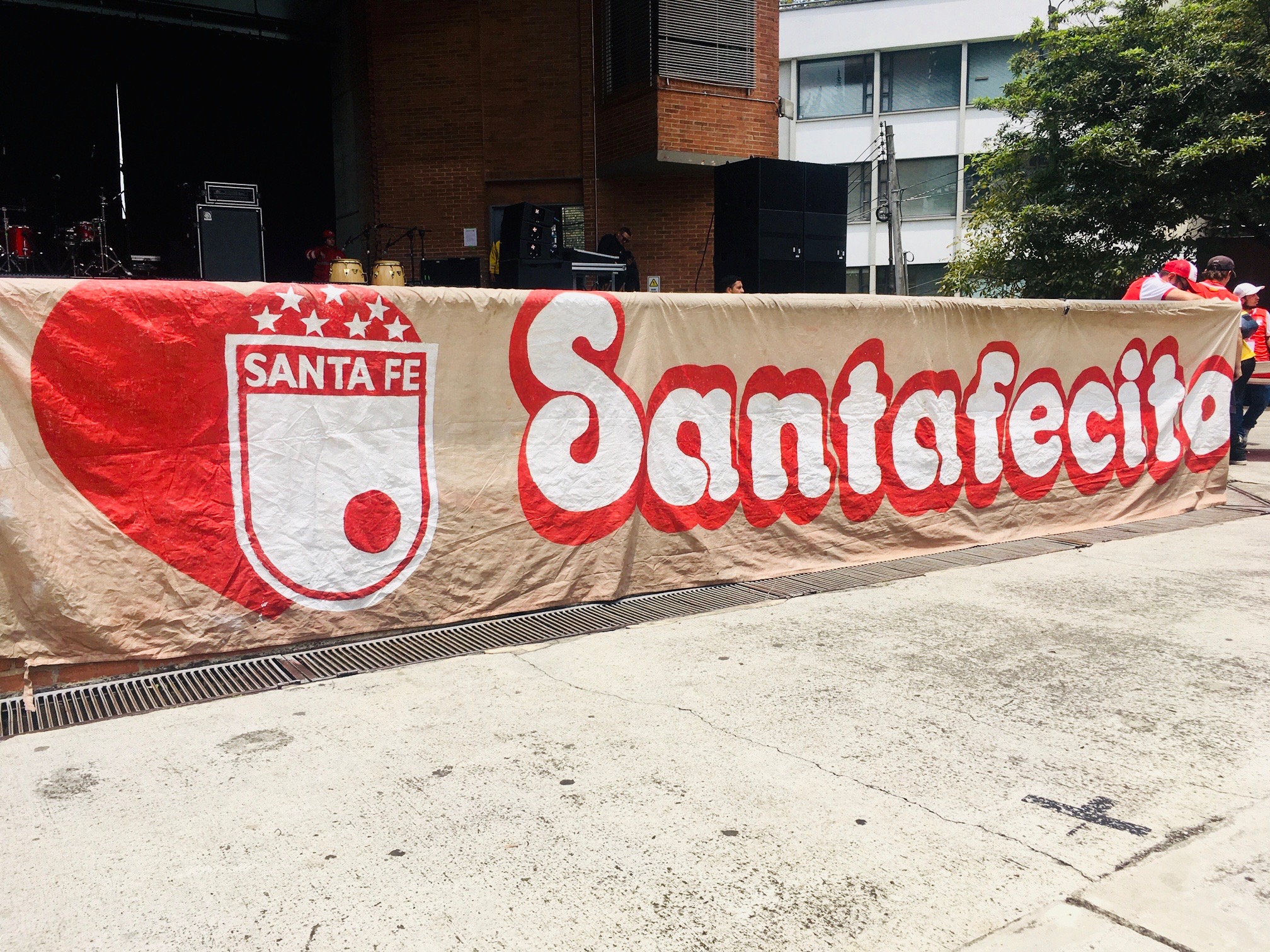 La Media Torta se vistió de rojo y blanco en el cumpleaños número 79 del Independiente Santa Fe