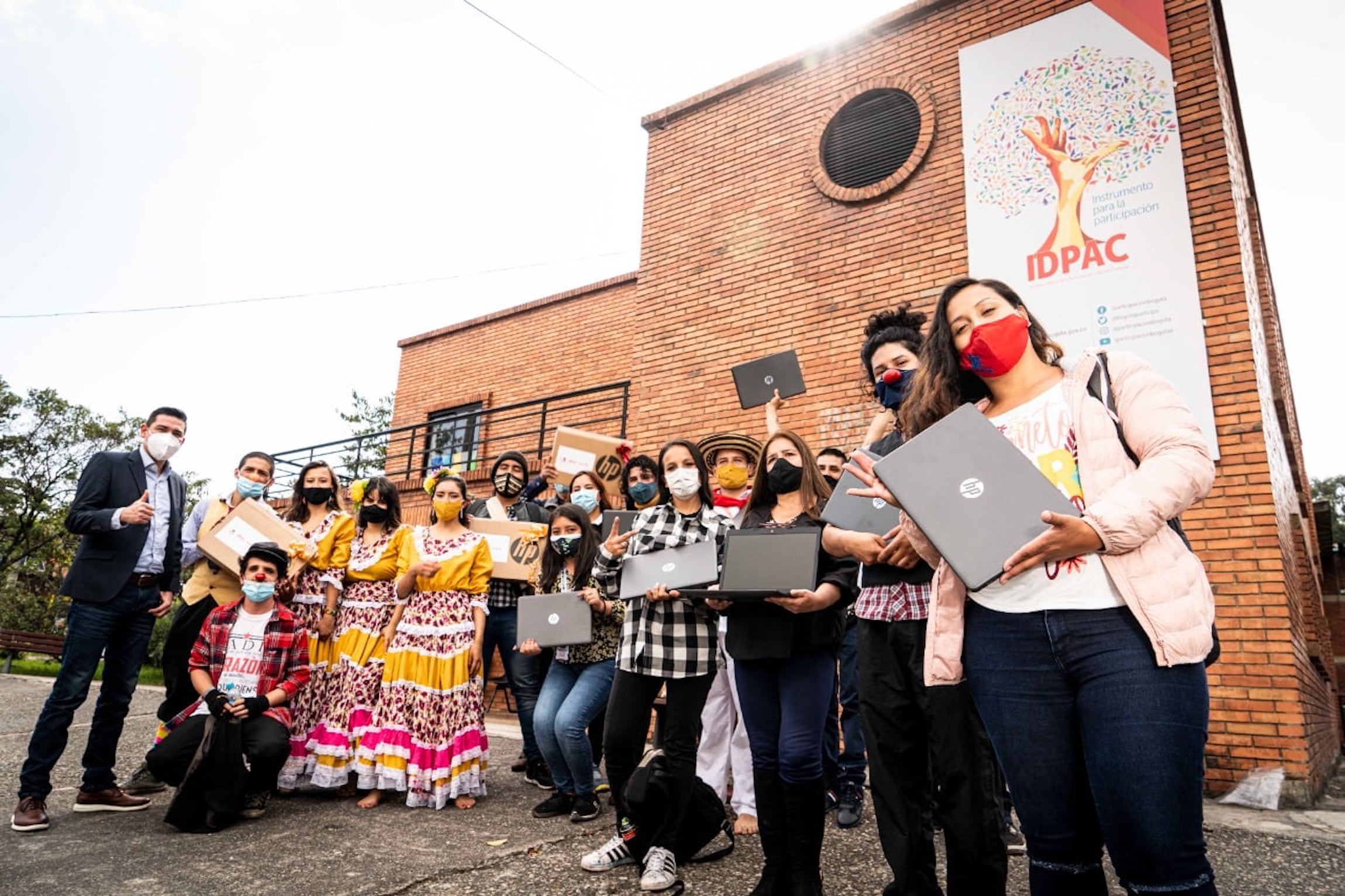 IDPAC entregó kits tecnológicos a organizaciones sociales juveniles de Bogotá