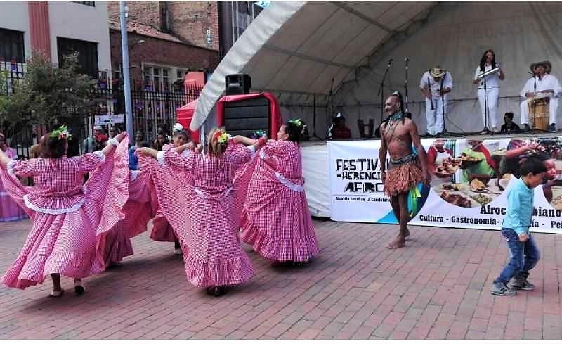 TAMBORAS Y CURRULAOS SE TOMARON LA CANDELARIA