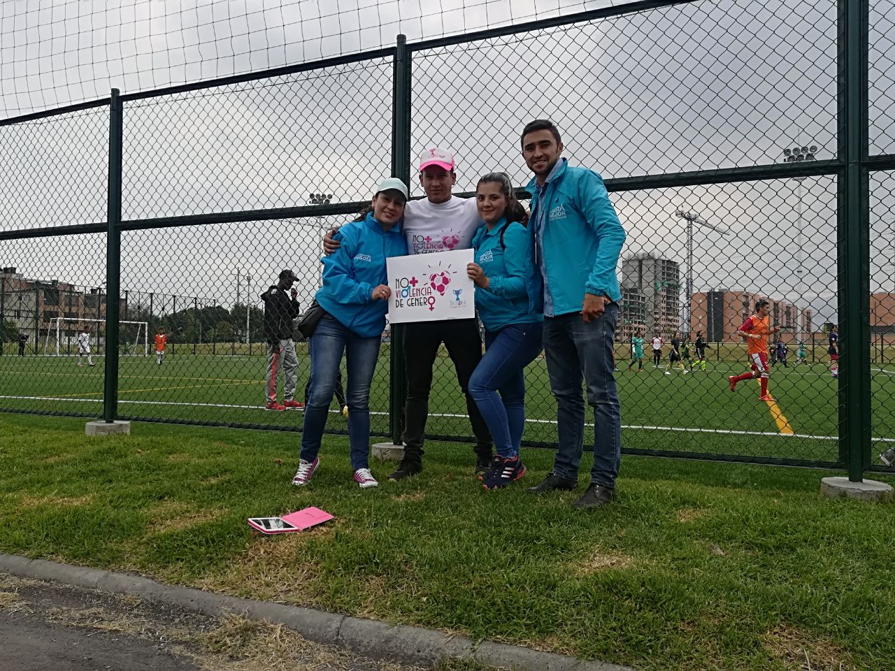  En una cancha y con un balón, niñas, niños y jóvenes de Kennedy le dicen no a la violencia contra la mujer