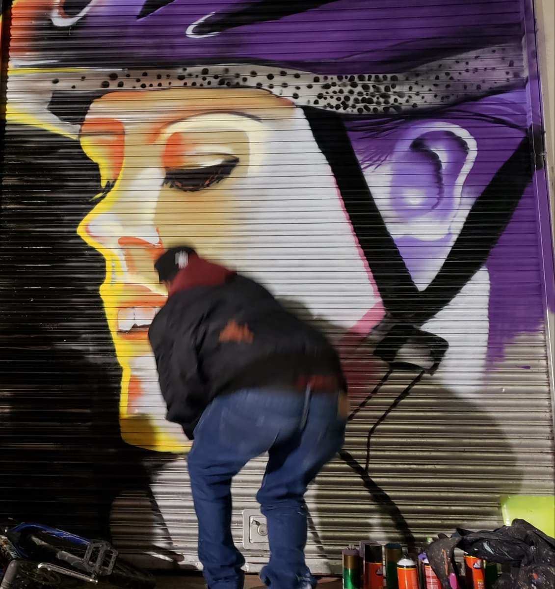 Con grafitis de lujo se están cambiando las cortinas de los establecimientos de la Carrera Séptima