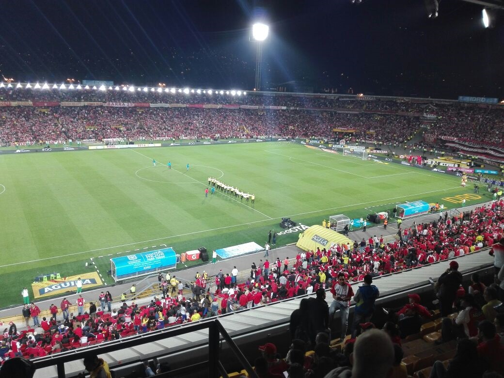 Barras futboleras de Bogotá con un buen parte de comportamiento en el estadio