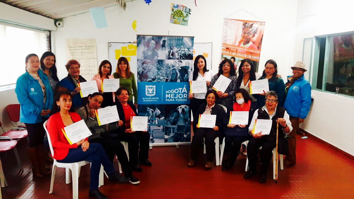 FINALIZA CURSO PARA FORTALECER LAS ORGANIZACIONES COMUNITARIAS DE LAS MUJERES EN PUENTE ARANDA