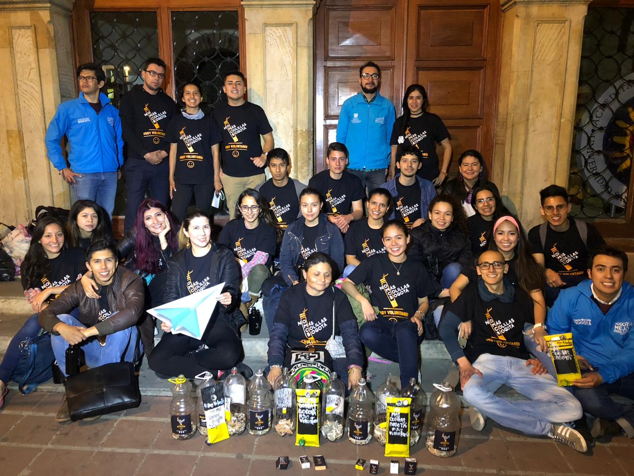 15 mil colillas menos en el suelo, gracias a jóvenes de Bogotá Líder