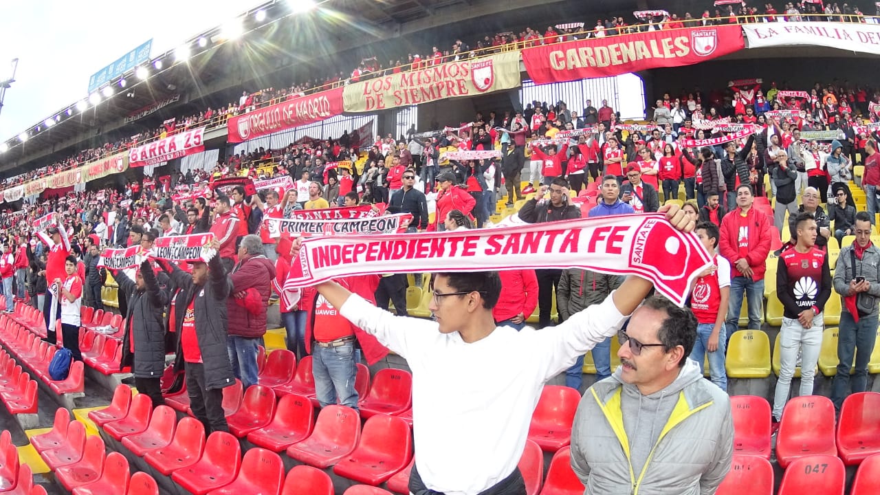 Hinchas dan ejemplo en el fútbol de Puertas Abiertas en Bogotá