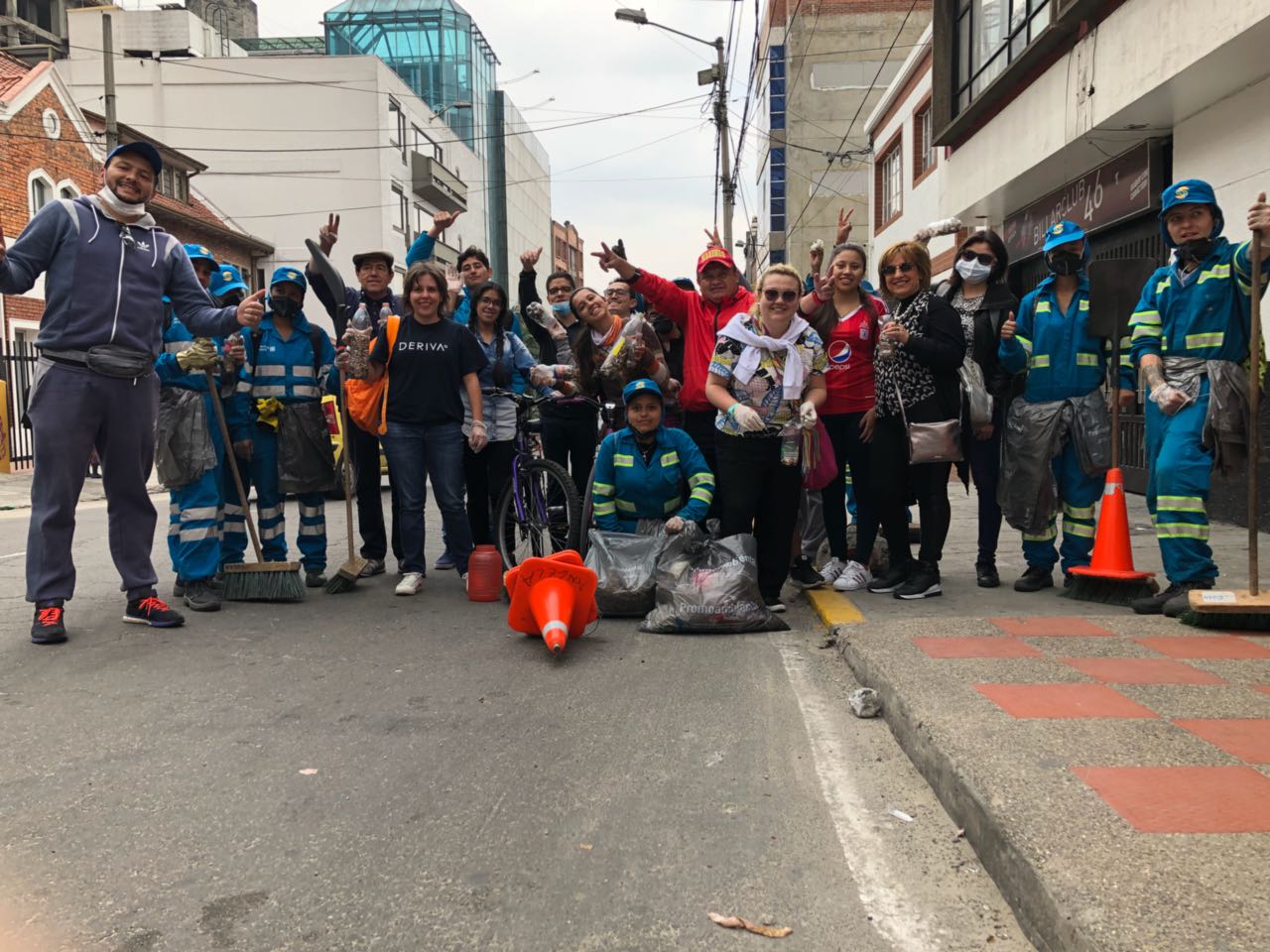 15 mil colillas menos en el suelo, gracias a jóvenes de Bogotá Líder