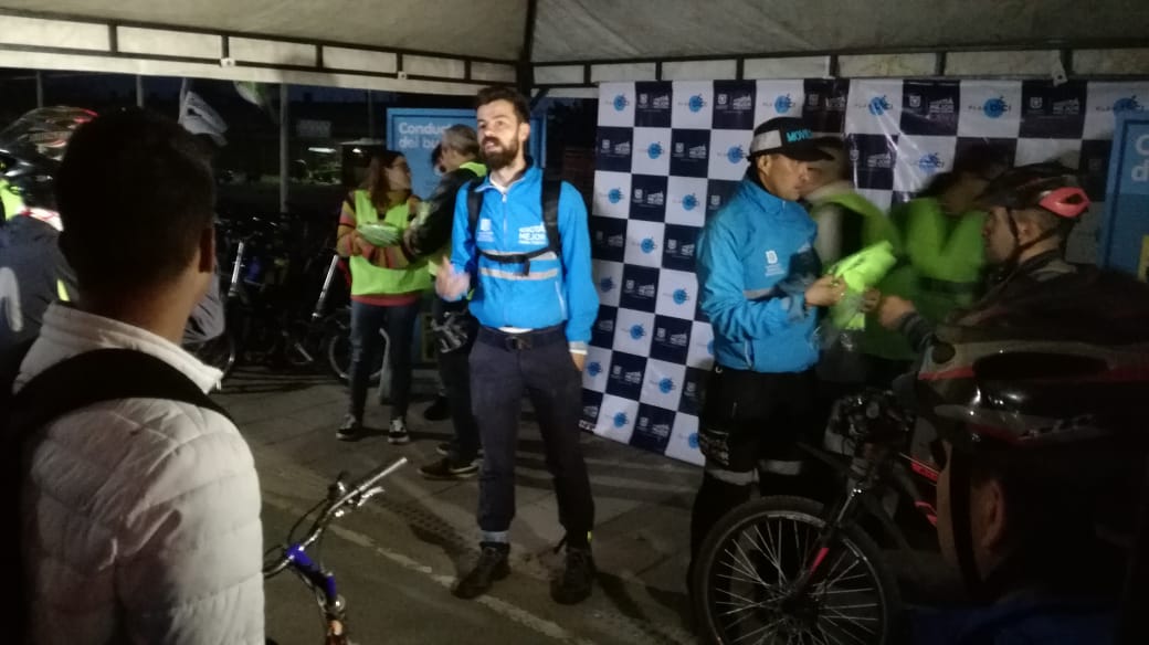 Con chalecos reflectivos para ciclistas se busca reducción de accidentes en Bogotá