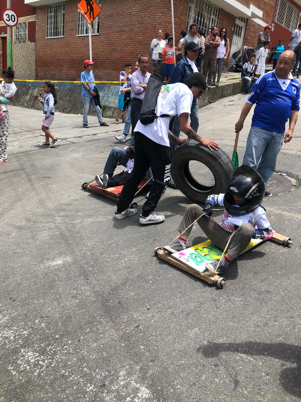 Decenas de carritos de balineras se toman La Perseverancia