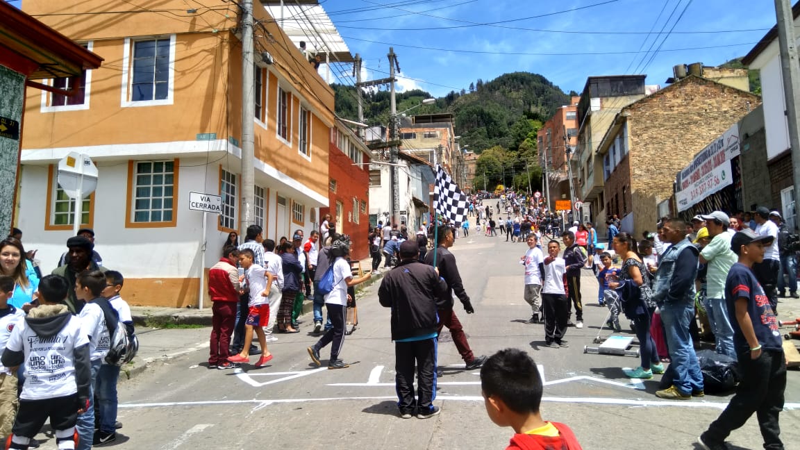 Decenas de carritos de balineras se toman La Perseverancia