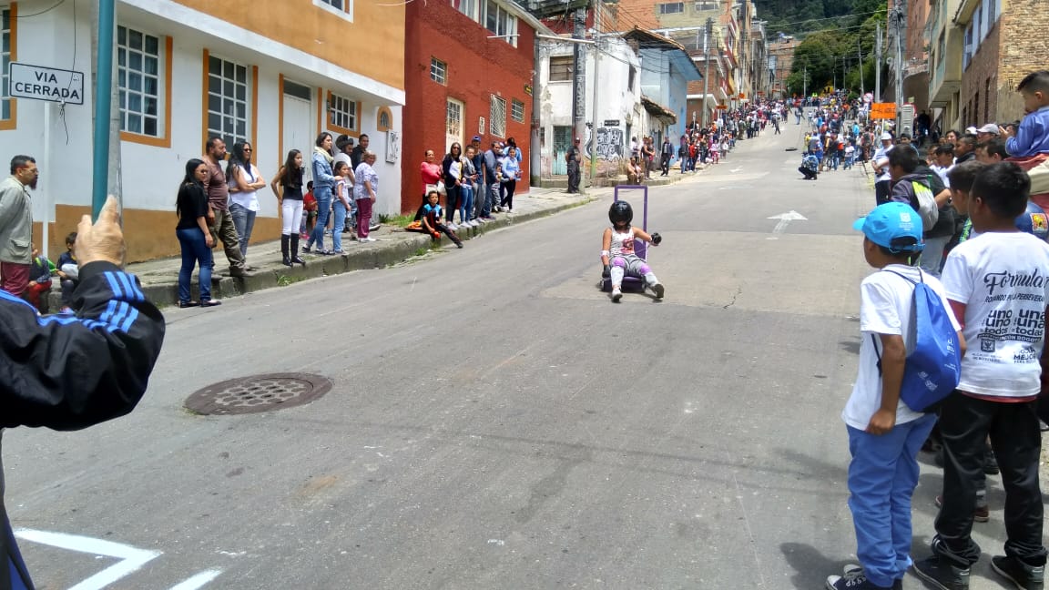 Decenas de carritos de balineras se toman La Perseverancia