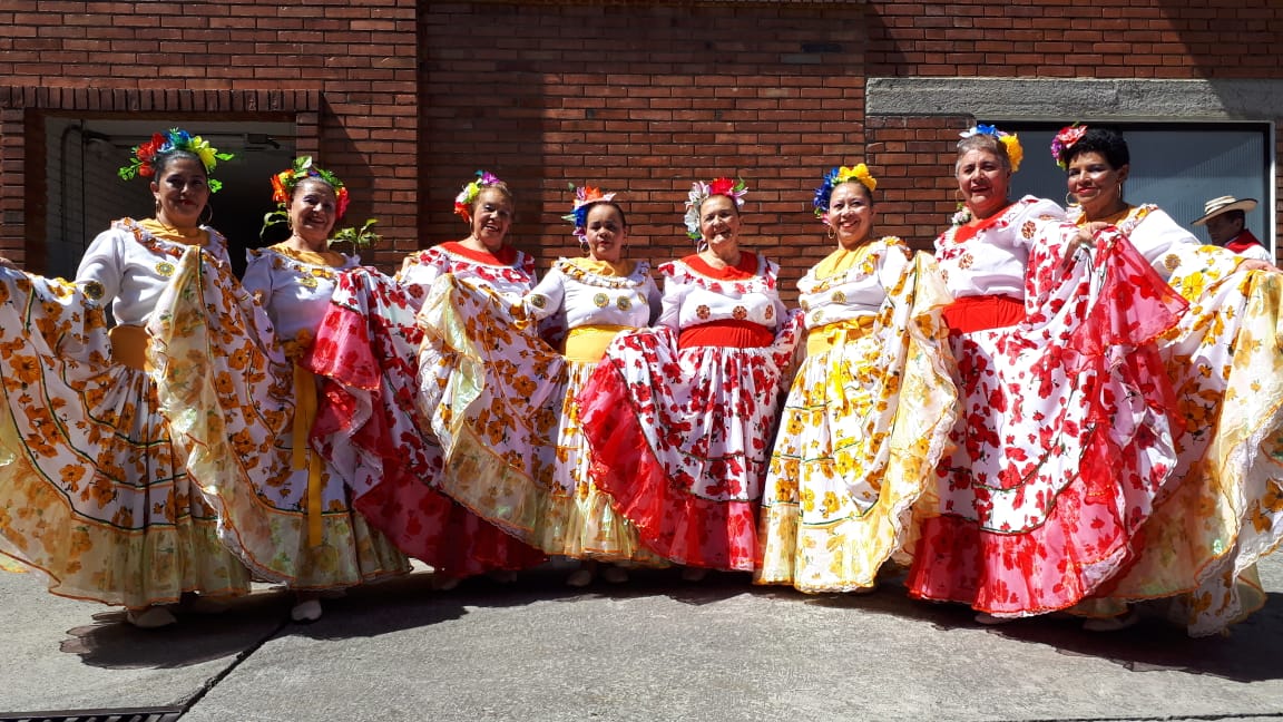 Cerca de 1.000 personas mayores bailaron al ritmo de cumbias en las eliminatorias del concurso 'Danzas Doradas'