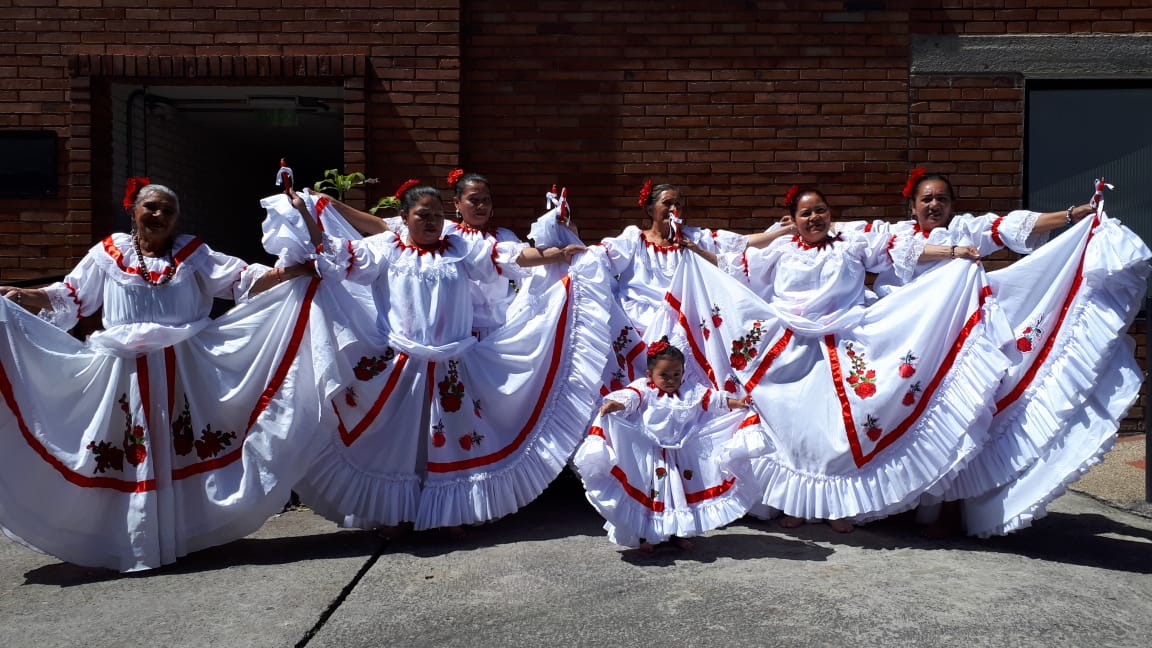 Cerca de 1.000 personas mayores bailaron al ritmo de cumbias en las eliminatorias del concurso 'Danzas Doradas'