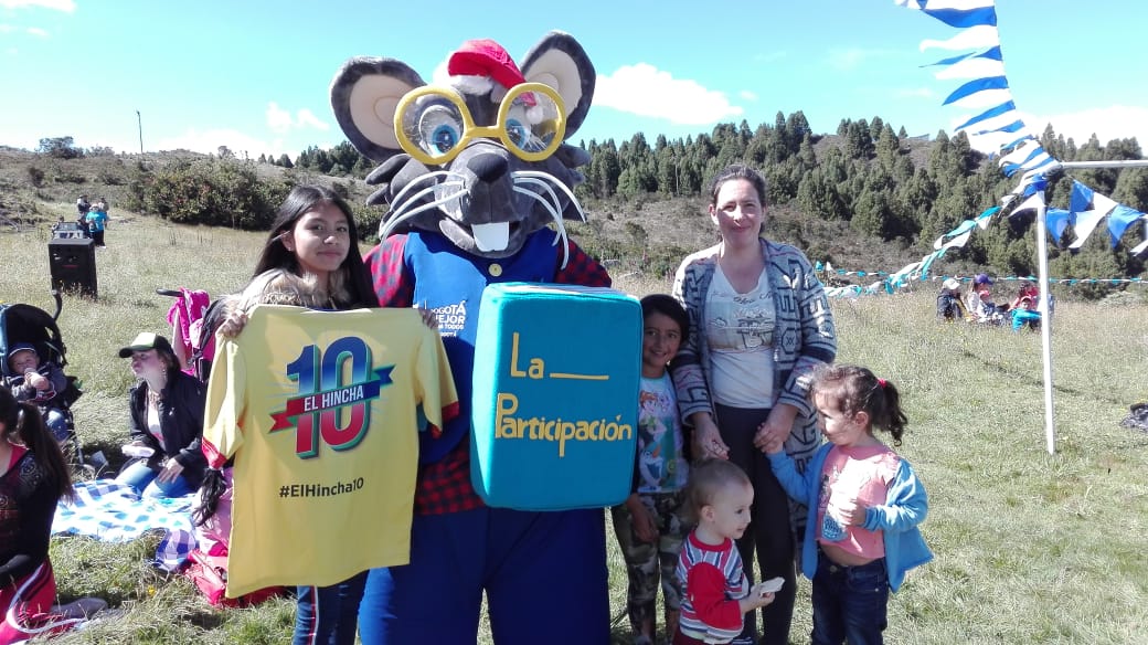 Barras futboleras de Chapinero celebran la navidad en el Verjón