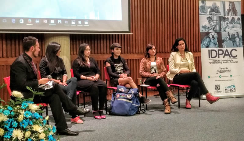 Mujeres biciusuarias en foro de IDPAC