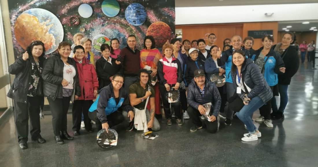 40 personas mayores de la localidad de Ciudad Bolívar visitan el Planetario Distrital