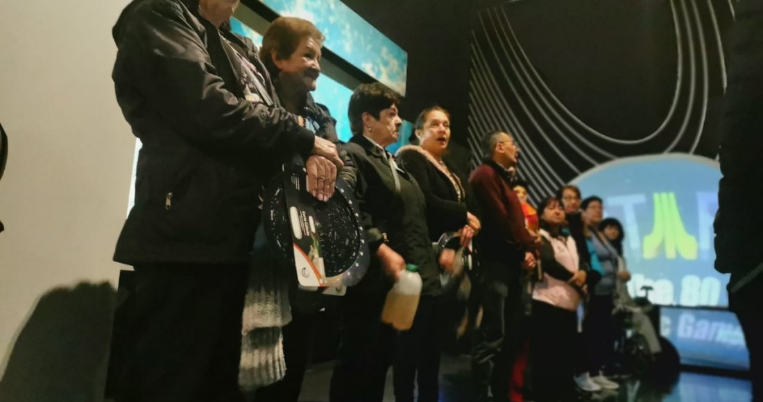 40 personas mayores de la localidad de Ciudad Bolívar visitan el Planetario Distrital