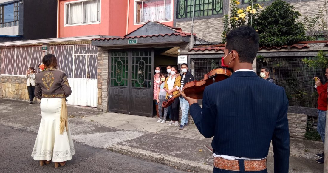 Con mariachis la JAC del barrio Calvo Sur celebró el Día de la Madre