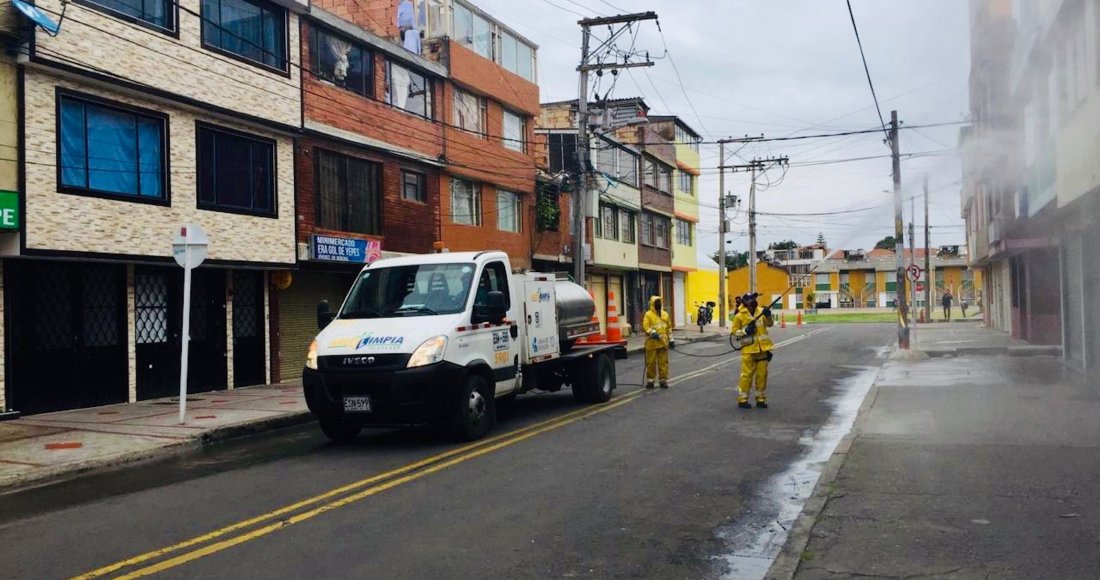 Primera jornada participativa de desinfección de fachadas en Suba