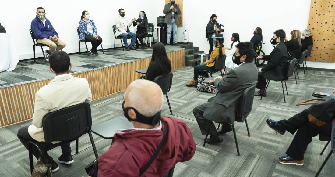 Foto de personas reunidas en auditorio IDPAC