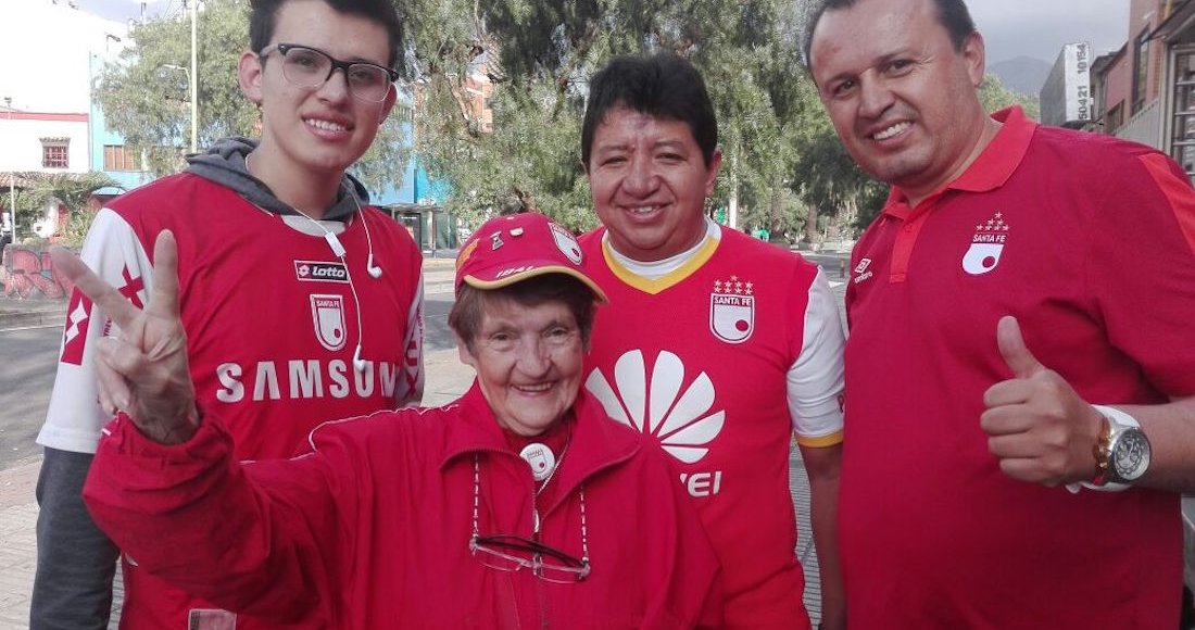 60 años animando a su equipo en el Campín de Bogotá