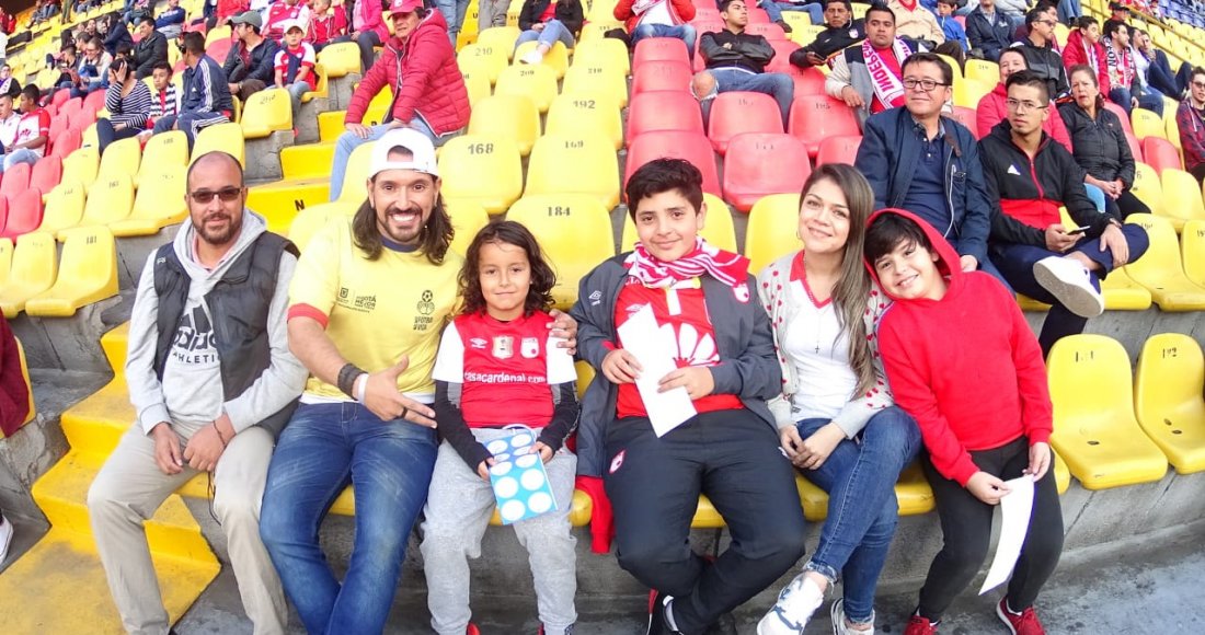 Hinchas dan ejemplo en el fútbol de Puertas Abiertas en Bogotá