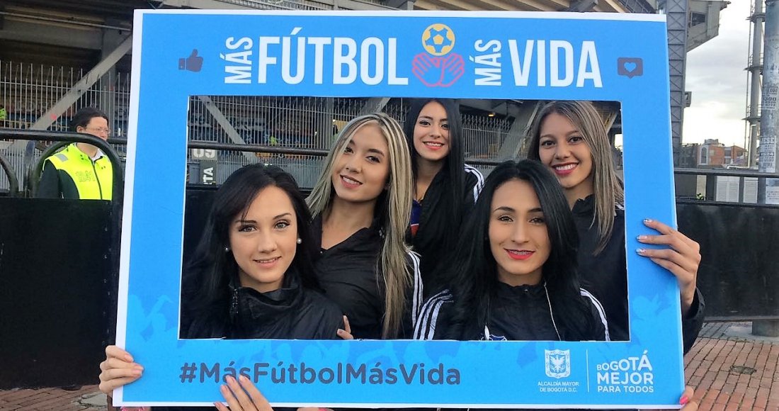 LOS BARRISTAS E HINCHAS CAPITALINOS CUMPLIERON LA PROMESA DE VIVIR LA FIESTA DEL FÚTBOL EN PAZ 