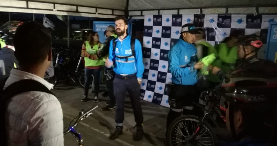 Con chalecos reflectivos para ciclistas se busca reducción de accidentes en Bogotá