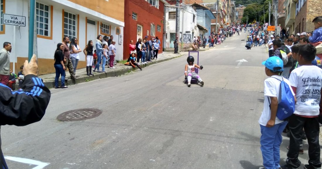 Decenas de carritos de balineras se toman La Perseverancia