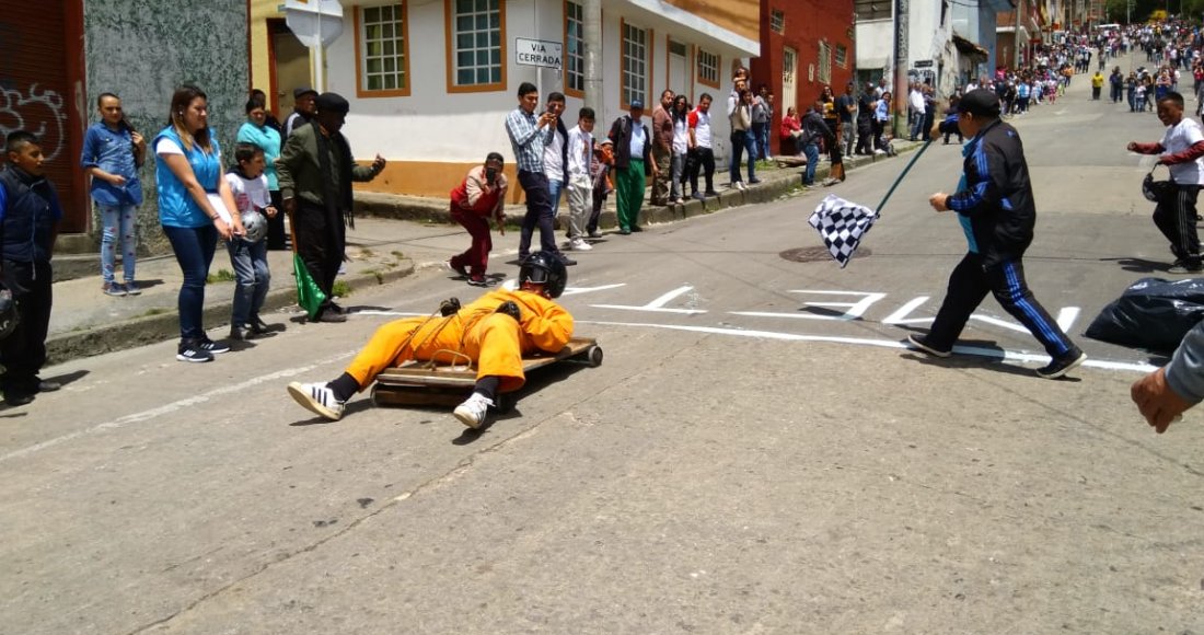 Decenas de carritos de balineras se toman La Perseverancia