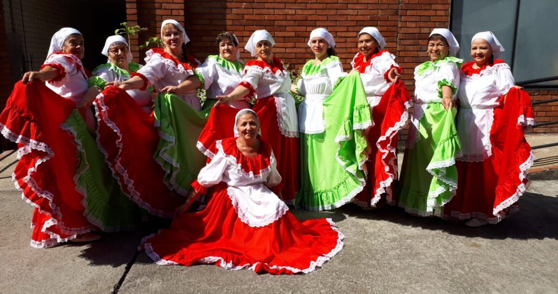 Cerca de 1.000 personas mayores bailaron al ritmo de cumbias en las eliminatorias del concurso 'Danzas Doradas'