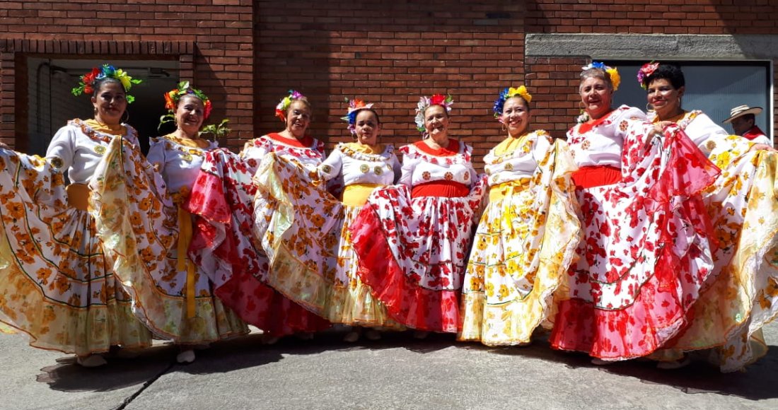 Cerca de 1.000 personas mayores bailaron al ritmo de cumbias en las eliminatorias del concurso 'Danzas Doradas'