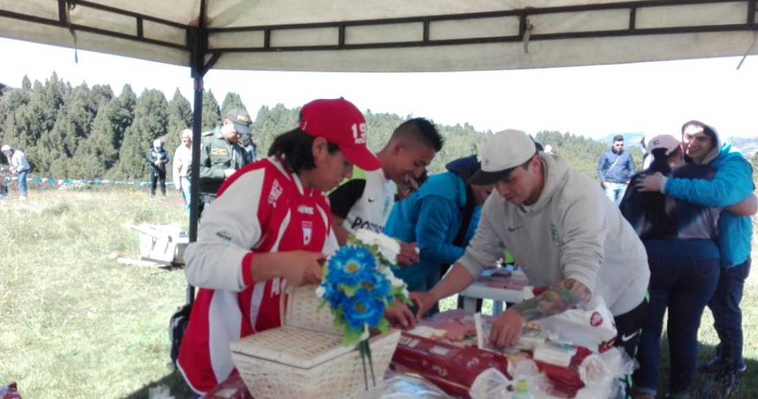 Barras futboleras de Chapinero celebran la navidad en el Verjón