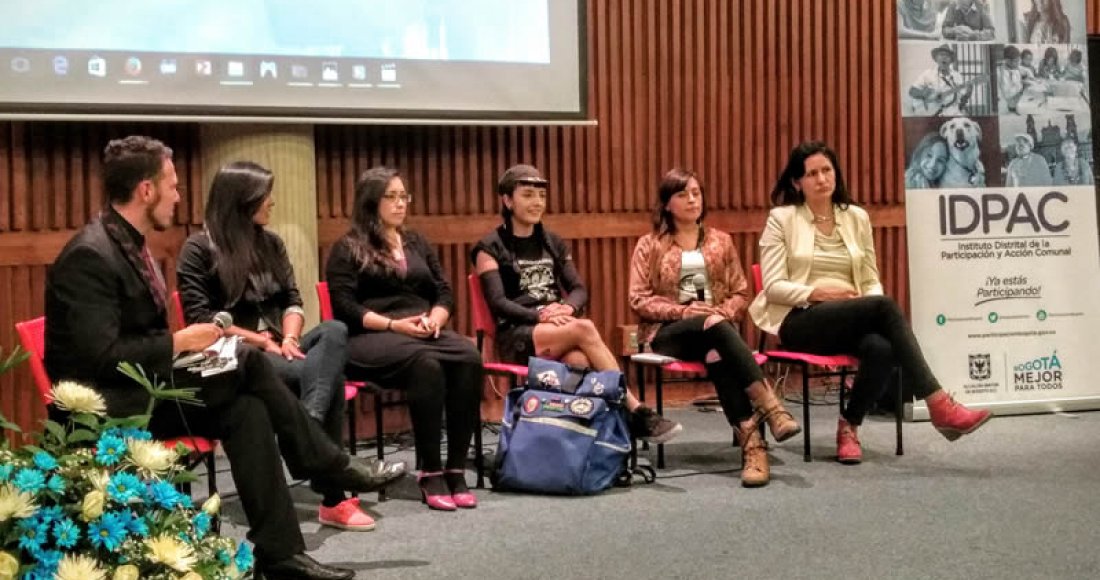 Mujeres biciusuarias en foro de IDPAC