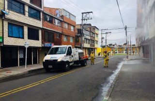 Primera jornada participativa de desinfección de fachadas en Suba