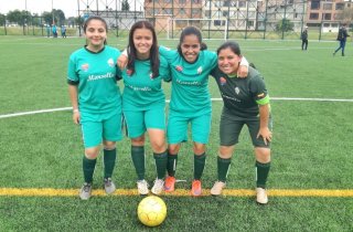  En una cancha y con un balón, niñas, niños y jóvenes de Kennedy le dicen no a la violencia contra la mujer