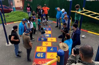 Comunales, vecinos e IDPAC, le pusieron color a su barrio en la localidad de Santa Fe